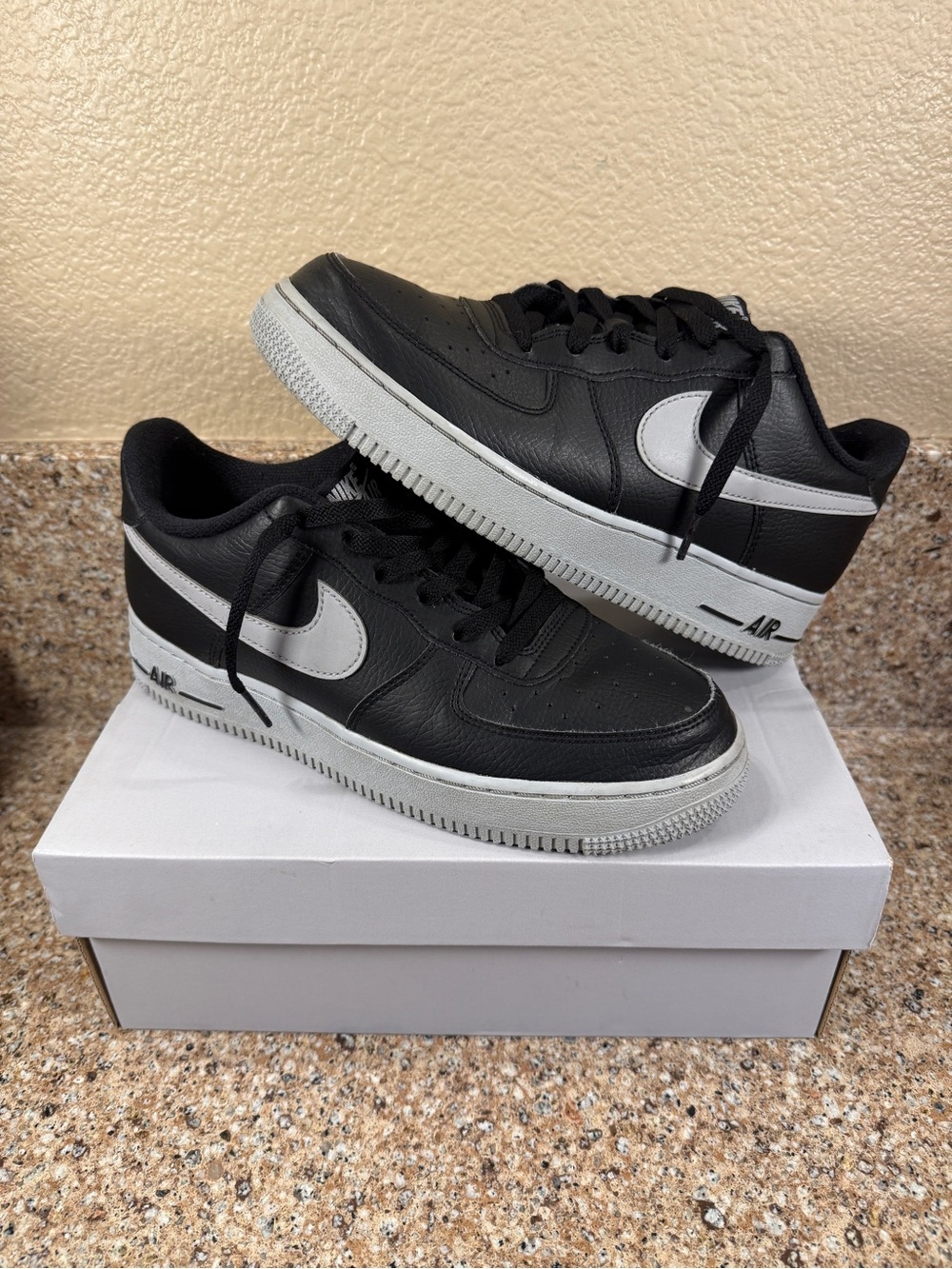 Nike Black/Wolf Gray GS Air Force 1 size 7Y